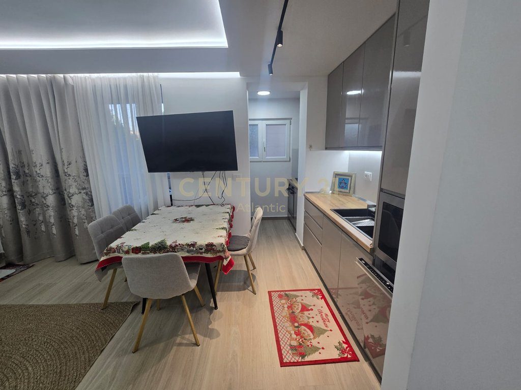 Shitet apartament luksoz 2+1 tek Brryli, brenda Unazës / Tirane