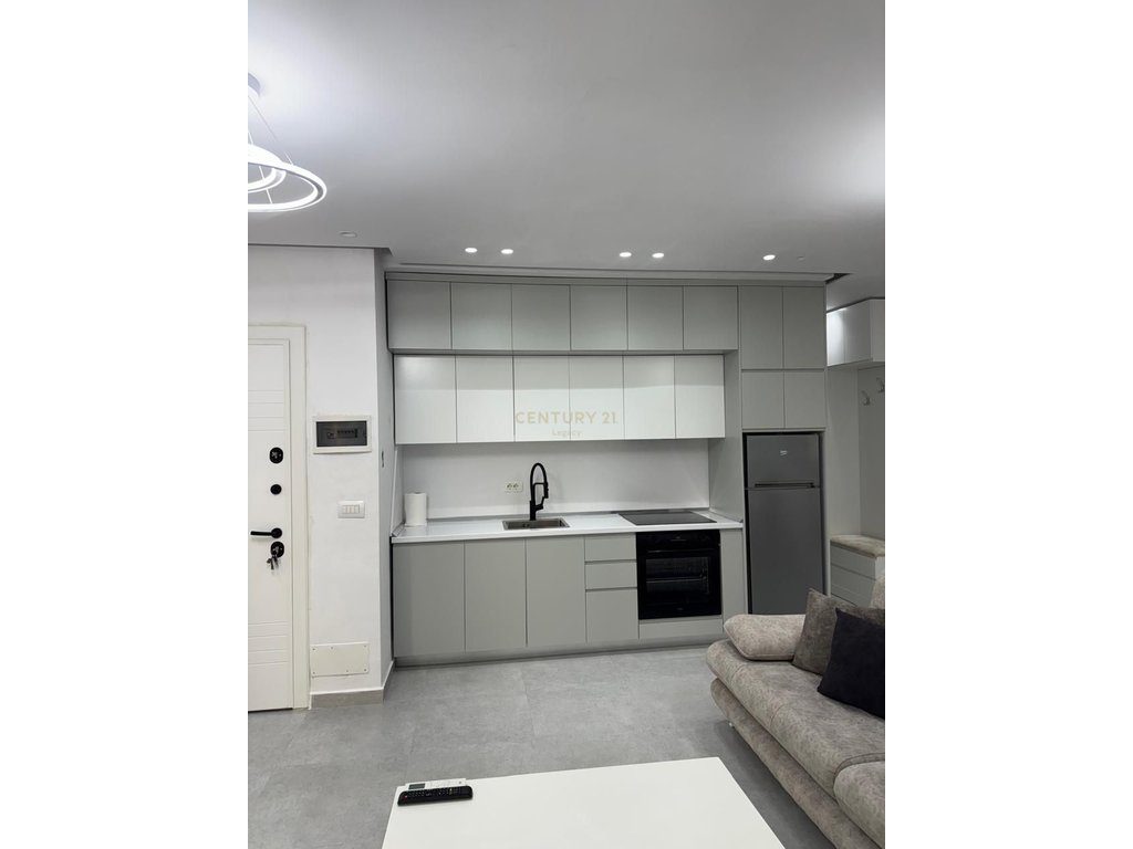 Apartament 2+1 per qira te Kompleksi Tom Doshi, Shkozë