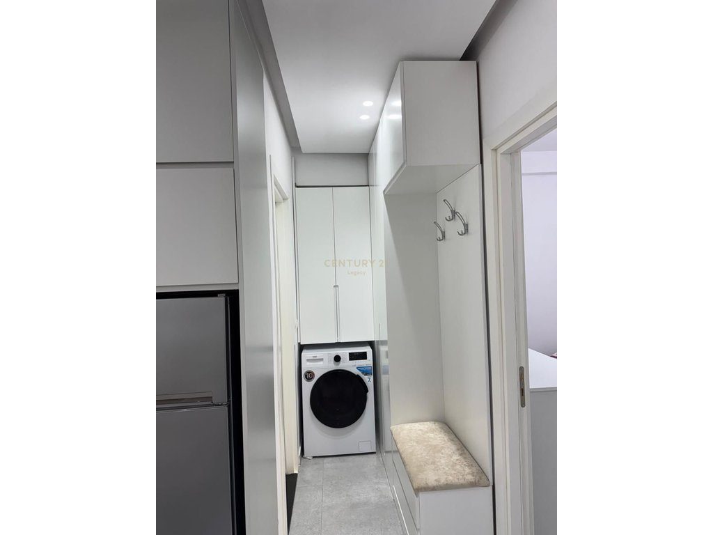Apartament 2+1 per qira te Kompleksi Tom Doshi, Shkozë