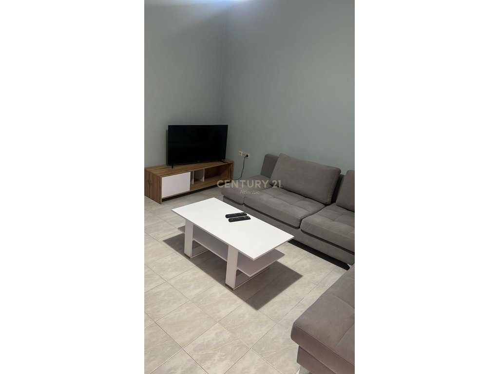 JEPET ME QERA APARTAMENT 1+1  NE KATIN E PARE TE NJE SHTEPIE PRIVATE NE PLAZH ILIRIA !