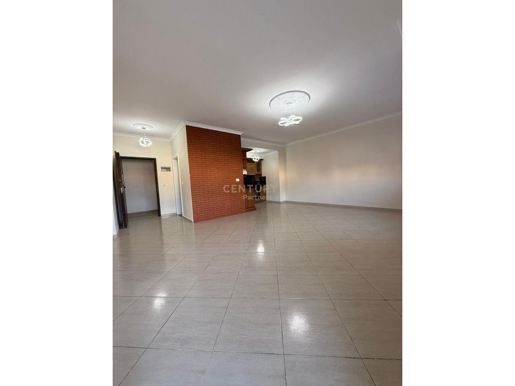 Apartament 2+1 per qira i pershatshem per banim ose zyra