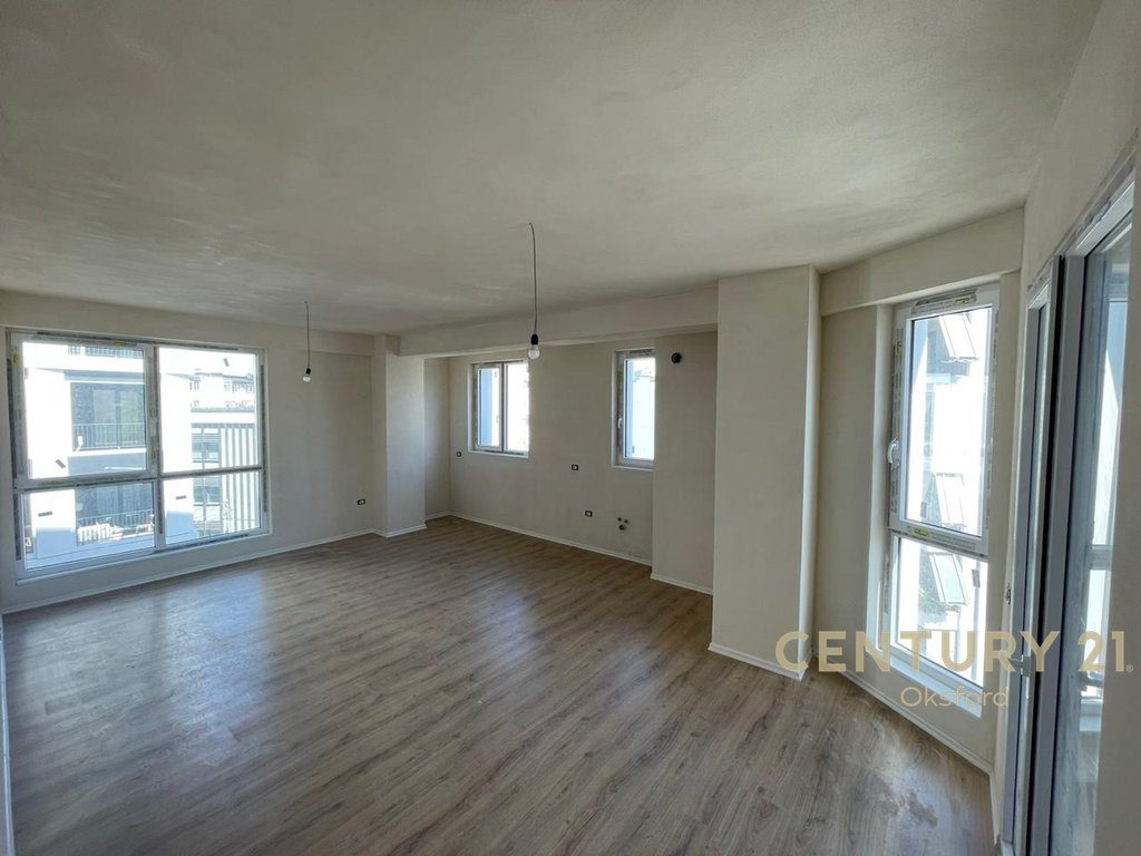 SHITET APARTAMENT 3+1+2 TEK KOMUNA E PARISIT