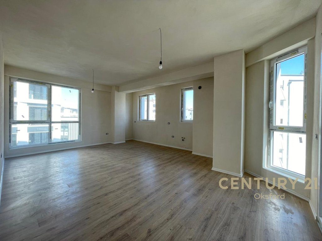 SHITET APARTAMENT 3+1+2 TEK KOMUNA E PARISIT