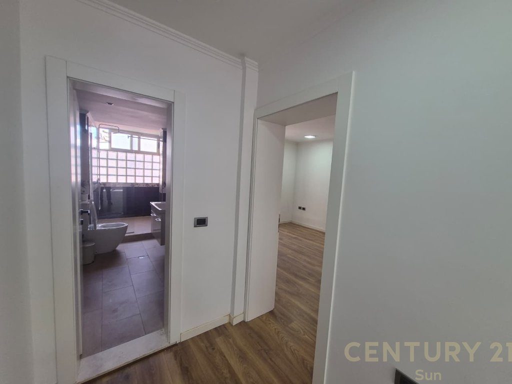 Jepet ambient zyre me qira – 85 m² | Zona 21 Dhjetori prane Garden Building!
