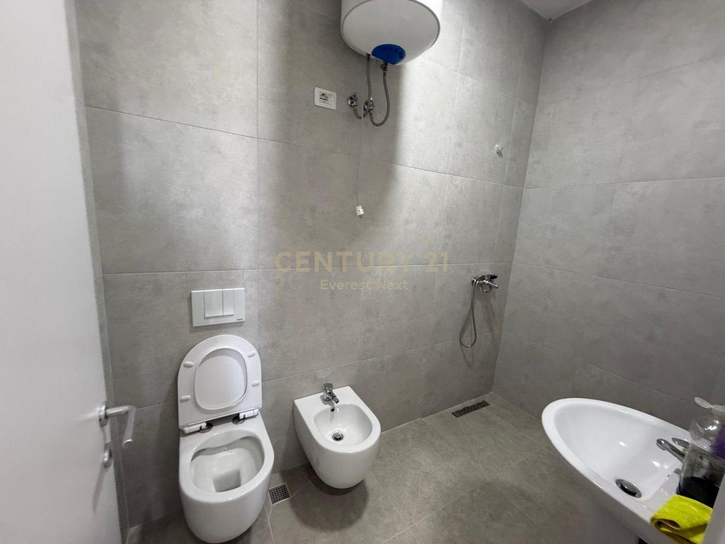 QIRA !  APARTAMENT 2+1+2 NE ZONEN E 5 MAJIT  !!!!!