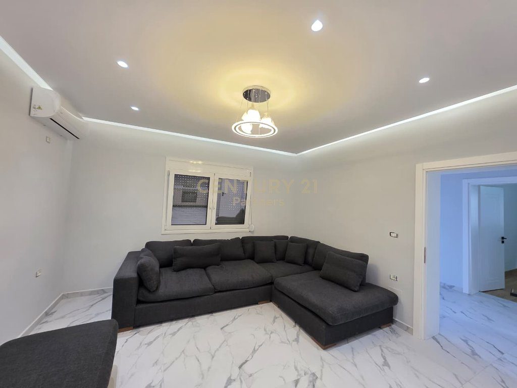 JAPIM ME QIRA APARTAMENT 2+1+ VEND PARKIMI NE SELITE