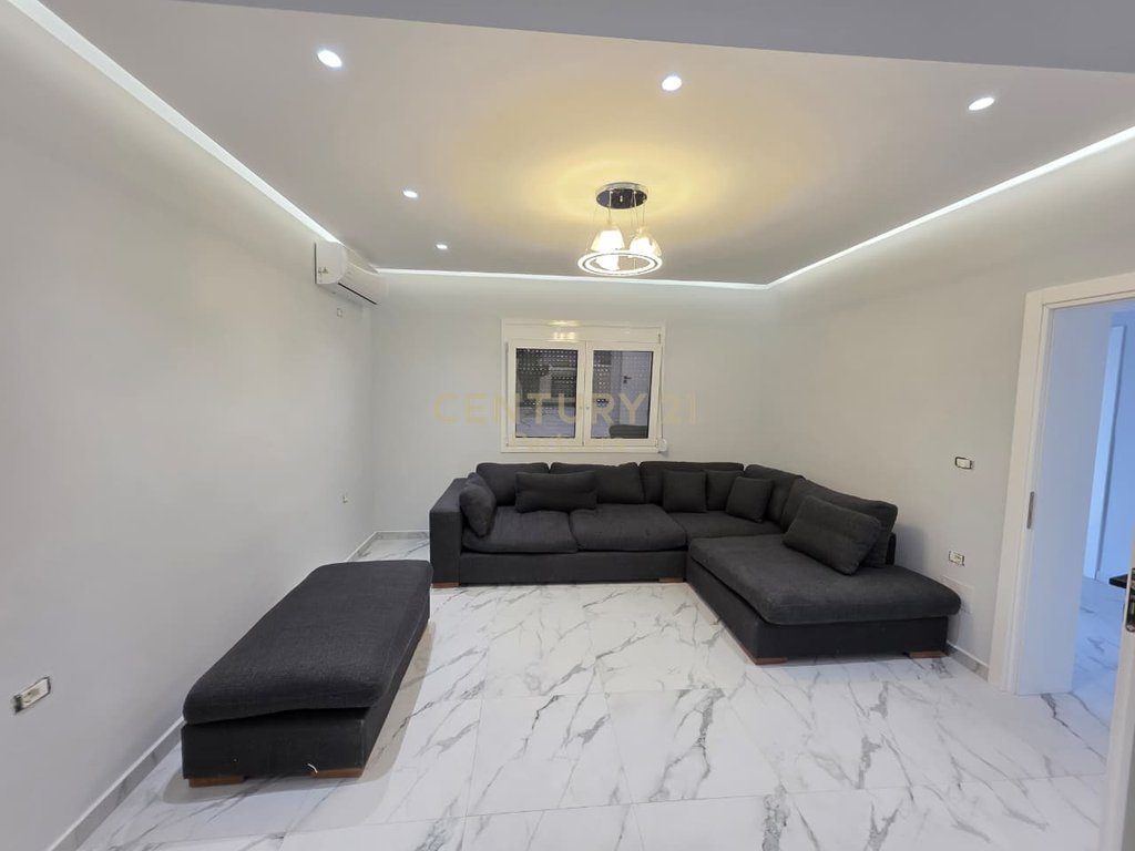 JAPIM ME QIRA APARTAMENT 2+1+ VEND PARKIMI NE SELITE