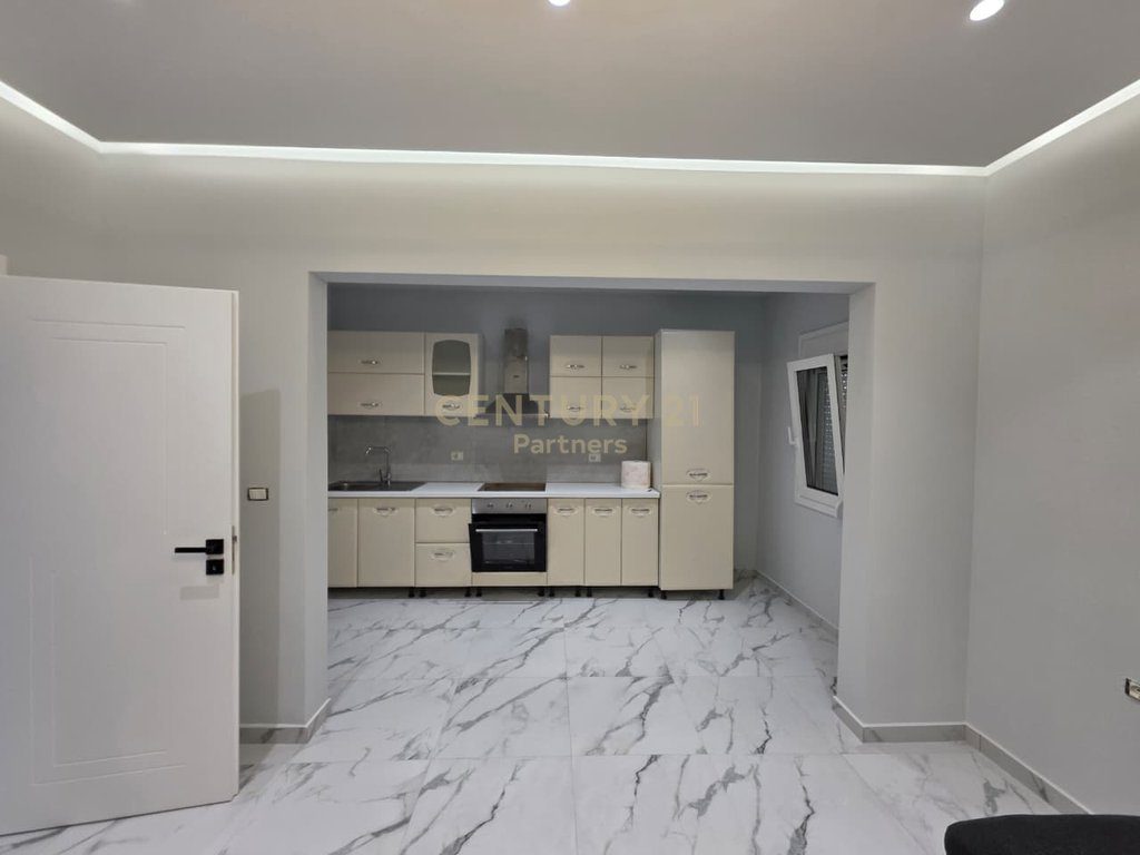 JAPIM ME QIRA APARTAMENT 2+1+ VEND PARKIMI NE SELITE
