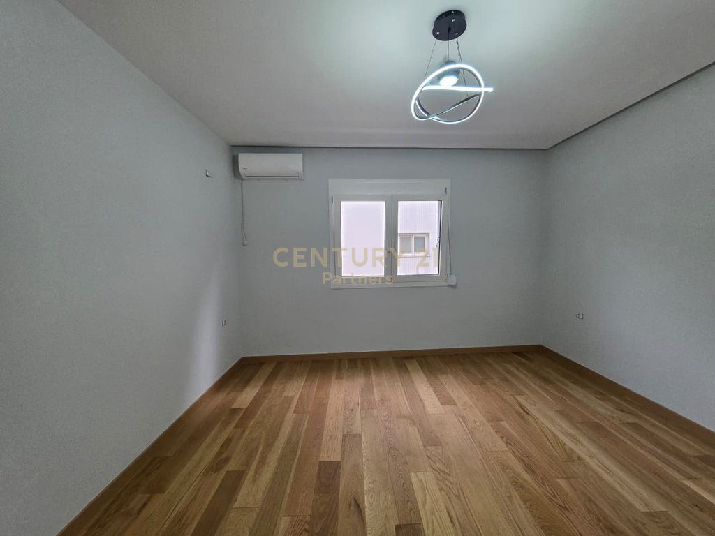 JAPIM ME QIRA APARTAMENT 2+1+ VEND PARKIMI NE SELITE