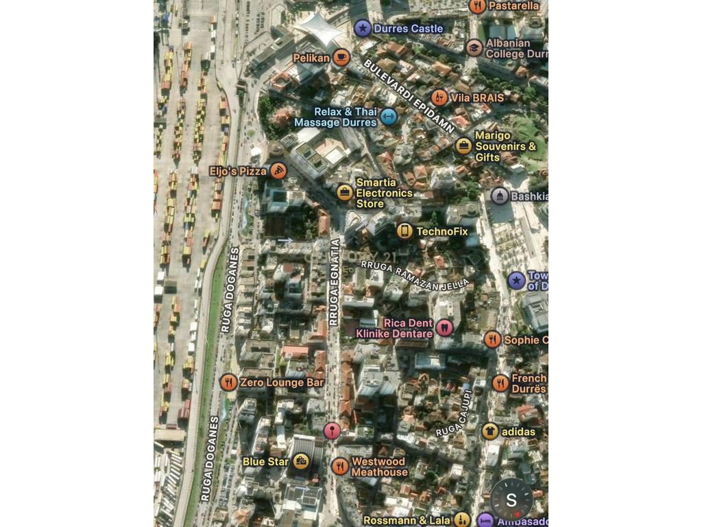 AMBIENT PER QIRA OPEN SPACE NE RRUGEN EGNATIA PRANE BLUE STAR, DURRES !