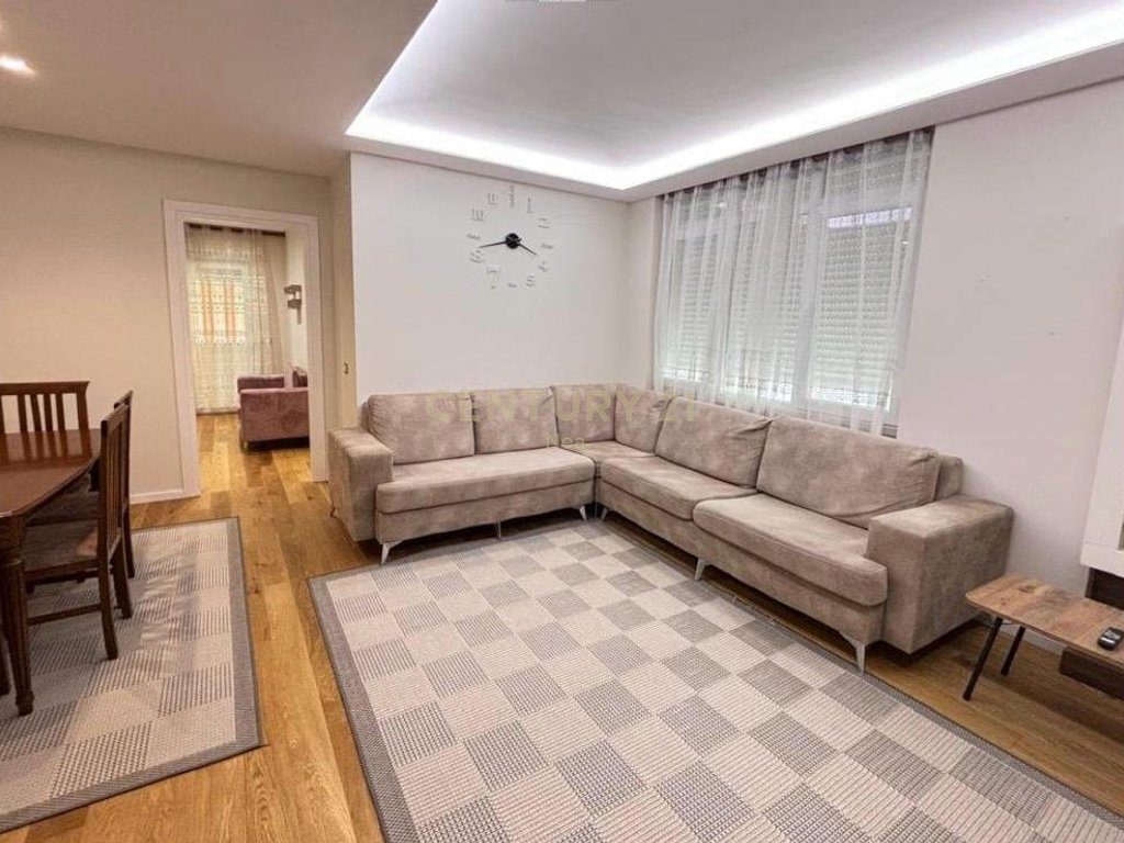 🏡 Apartament 3+1 Modern Pranë Qendrës – Me Qira