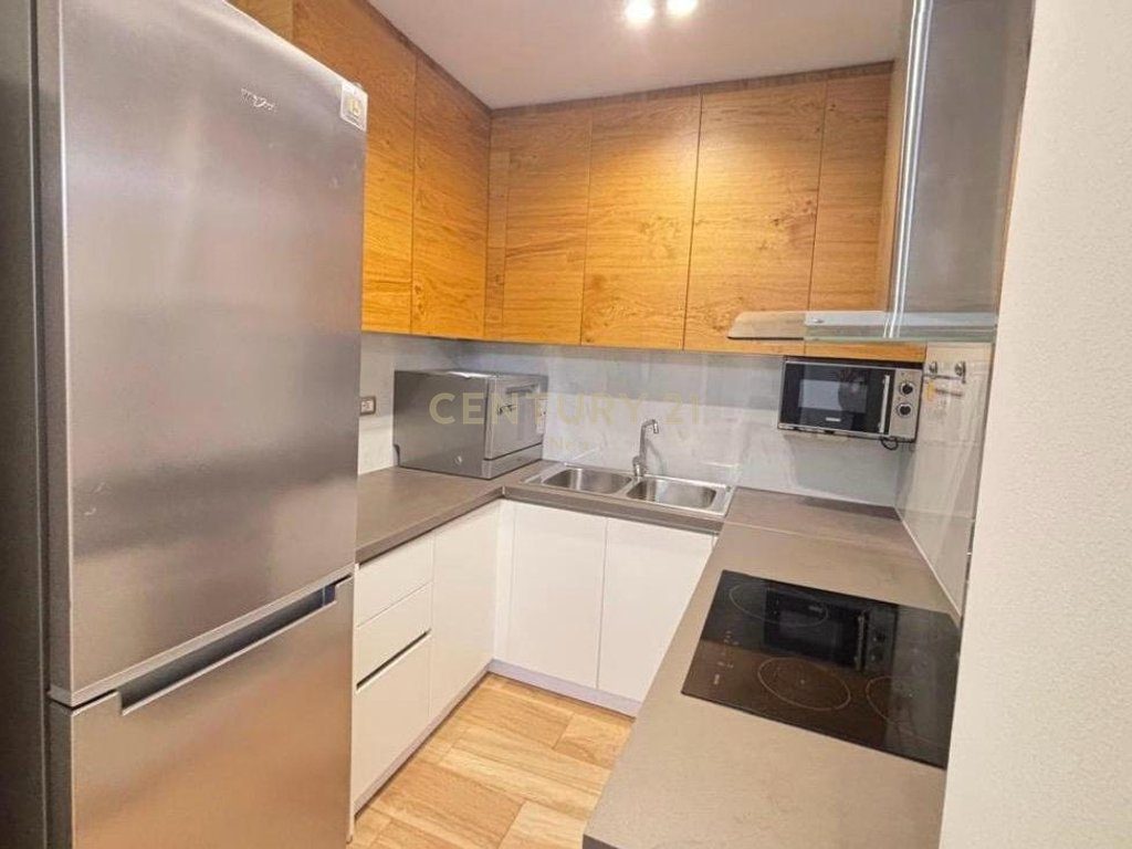 🏡 Apartament 3+1 Modern Pranë Qendrës – Me Qira