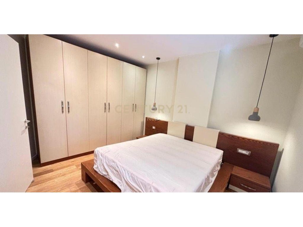 🏡 Apartament 3+1 Modern Pranë Qendrës – Me Qira