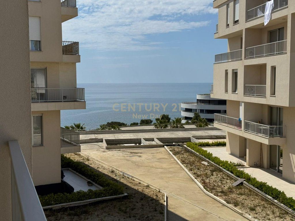 Jepet me Qira Apartament 2+1+2T Plus Post Parkimi ne Rezidencen Dyrrakium 1200€ | 100 m²