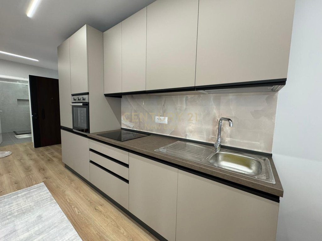 Jepet me Qira Apartament 2+1+2T Plus Post Parkimi ne Rezidencen Dyrrakium 1200€ | 100 m²