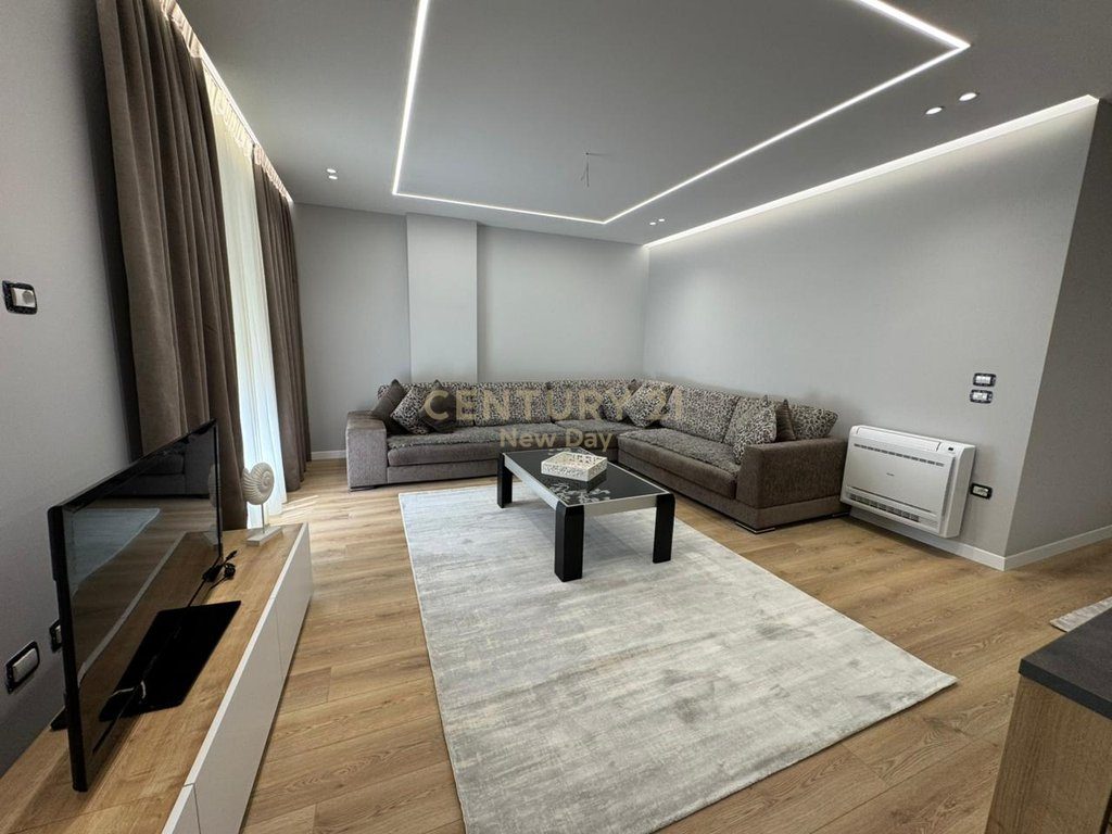 Jepet me Qira Apartament 2+1+2T Plus Post Parkimi ne Rezidencen Dyrrakium 1200€ | 100 m²