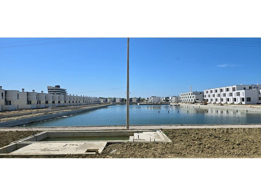 VILE ME PISHINE TE TURQUOISE MARINA, GJIRI I LALEZIT!