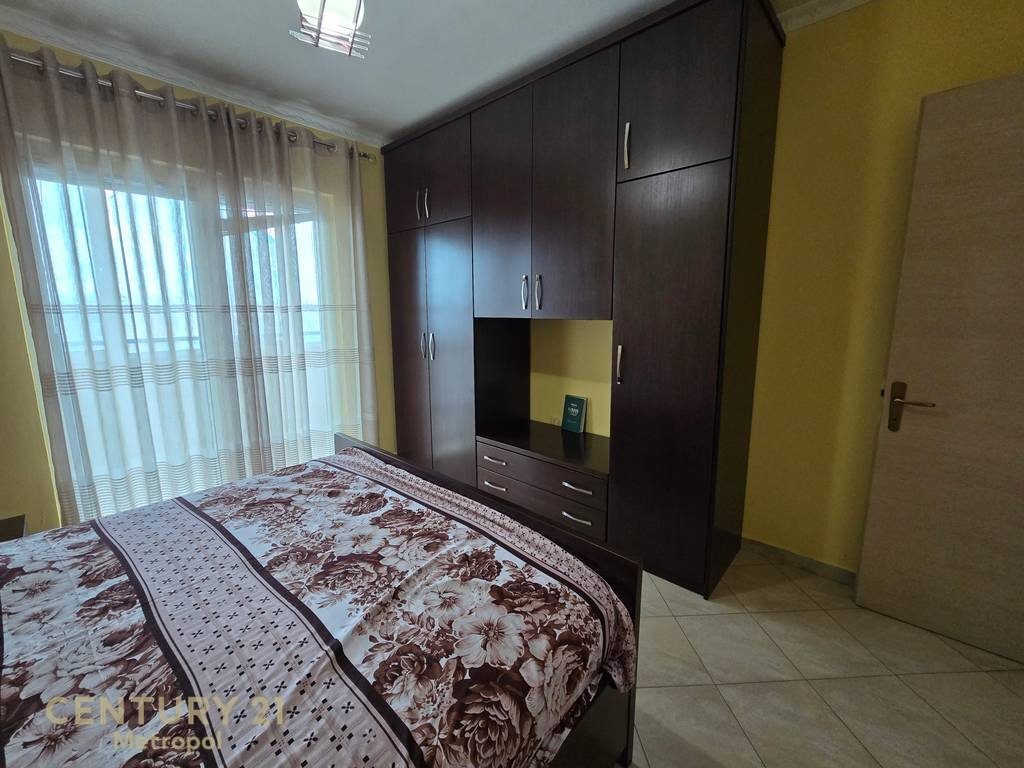 Japim me qira apartament 2+1+2+garazh te rruga Jordan Misja!