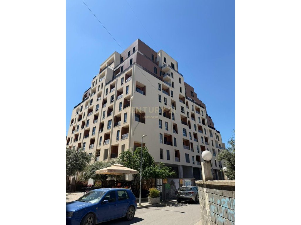 Apartament 2+1+2 në shitje, i pozicionuar në katin e 4-t të një ndërtimi të ri me ashensor