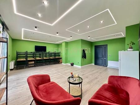 JEPET ME QIRA GODINE 3000 M2+15 POSTE PARKIMI, PORCELAN!