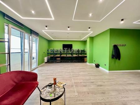 JEPET ME QIRA GODINE 3000 M2+15 POSTE PARKIMI, PORCELAN!