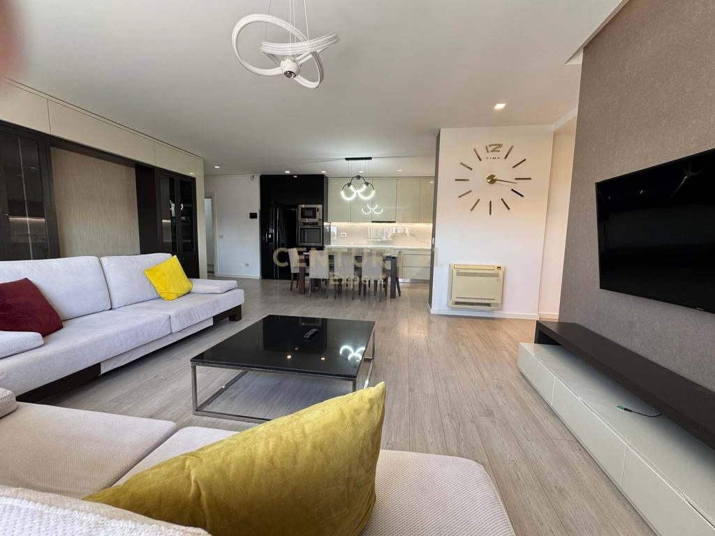Jepet me qira apartament 2+1+2 pranë Shkollës së Baletit