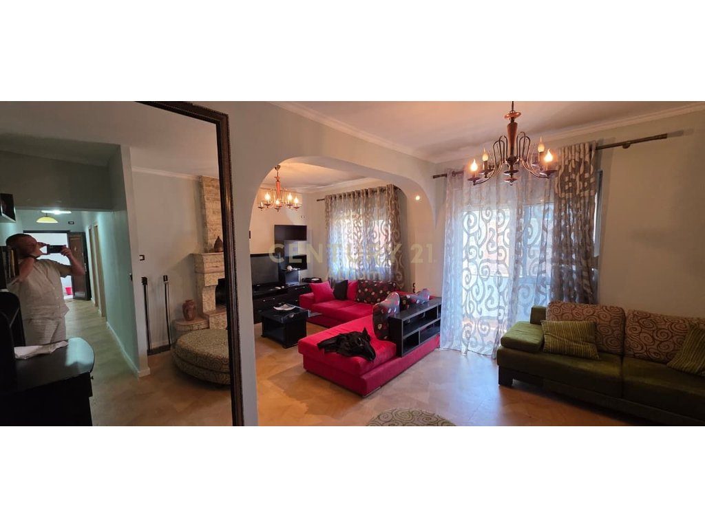 SHITET APARTAMENT 2+1 TEK ISH RESTORANT DURRSI!