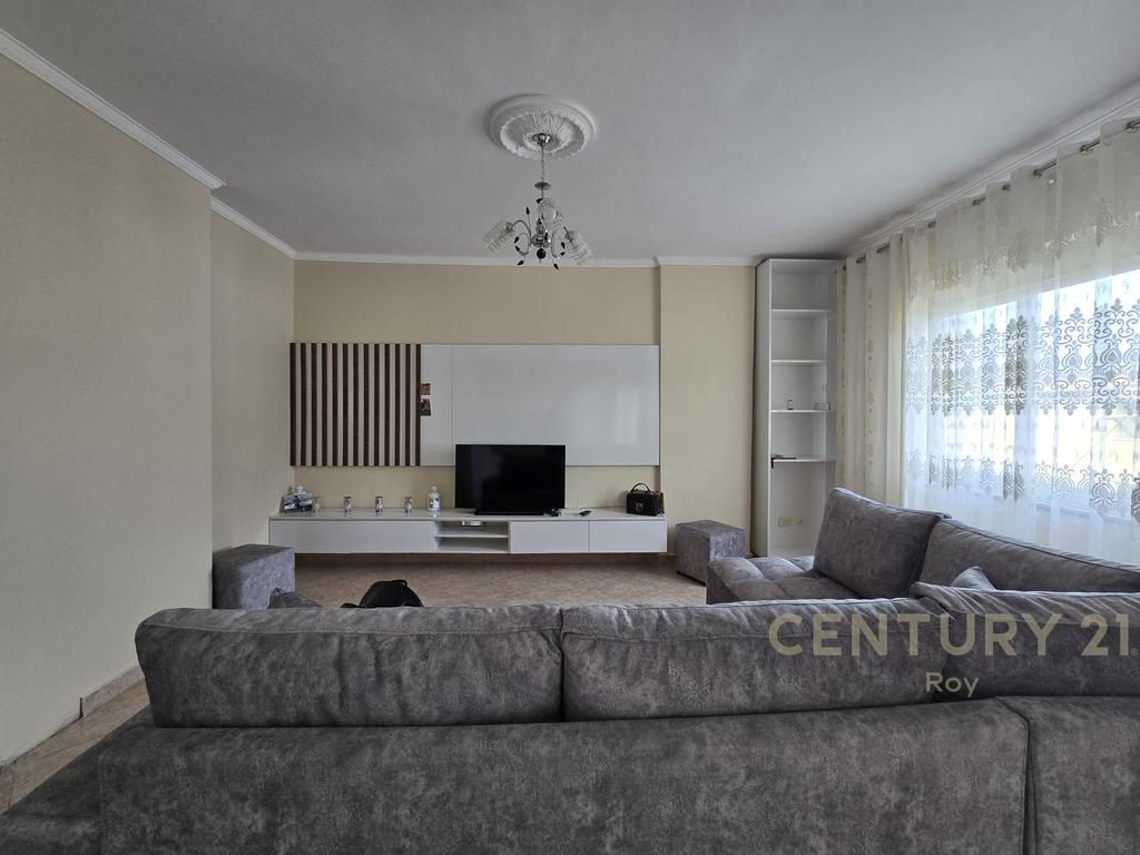 OFROJM APARTAMENT ME PAMJE DETI PER QIRA!!!!
