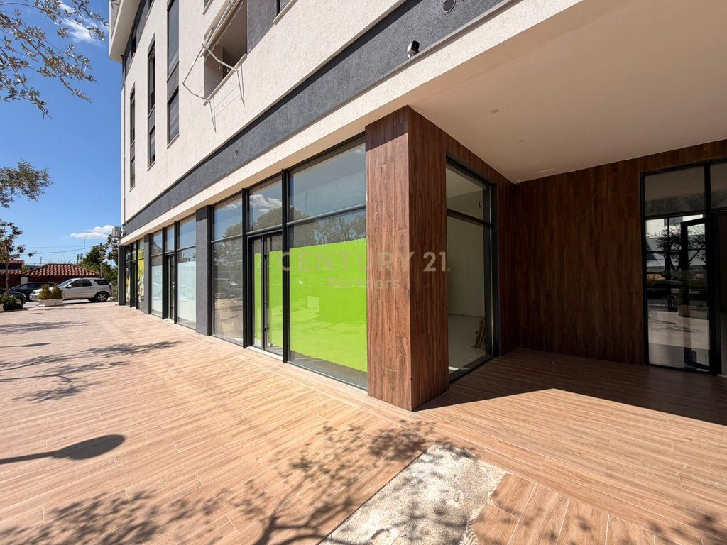 Ambient KOMERCIAL në shitje – tek Relux Residence, Shkozë, Tiranë