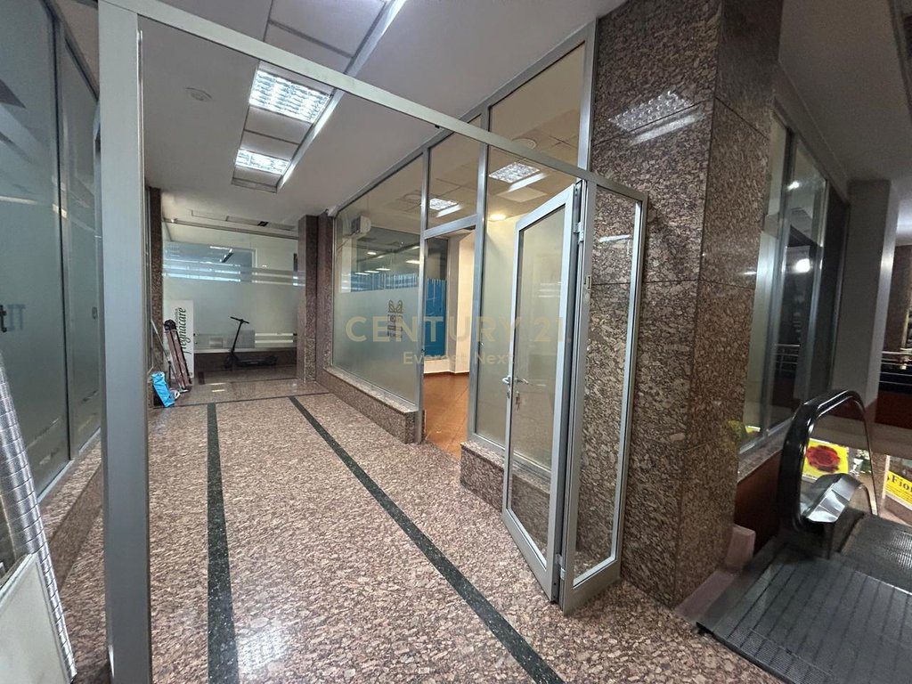 BULEVARDI I RI – NJËSI KOMERCIALE ME QIRA