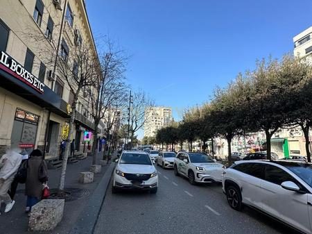 BULEVARDI I RI – NJËSI KOMERCIALE ME QIRA