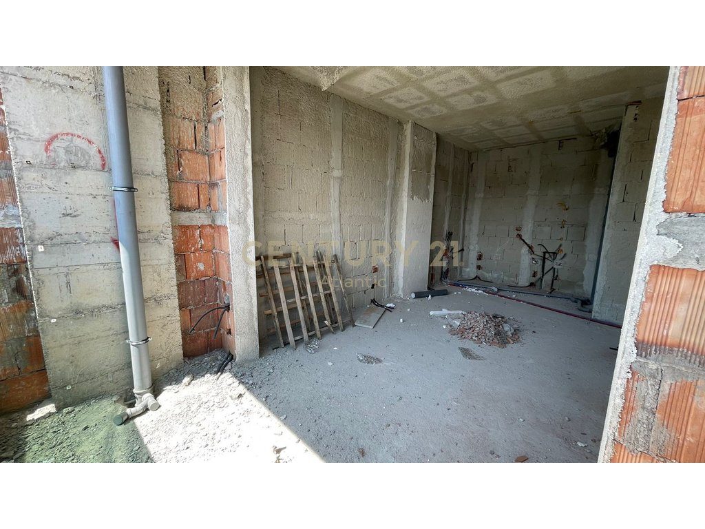 Shitet Apartament 1+1 Ndertim i Ri ne Golem!