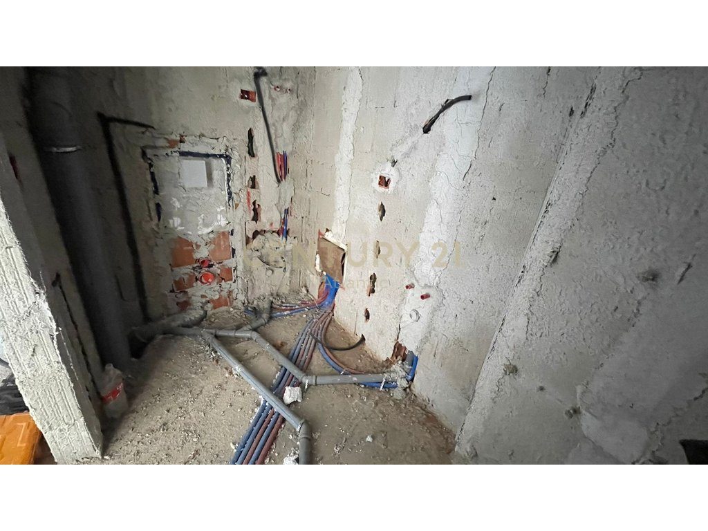 Shitet Apartament 1+1 Ndertim i Ri ne Golem!