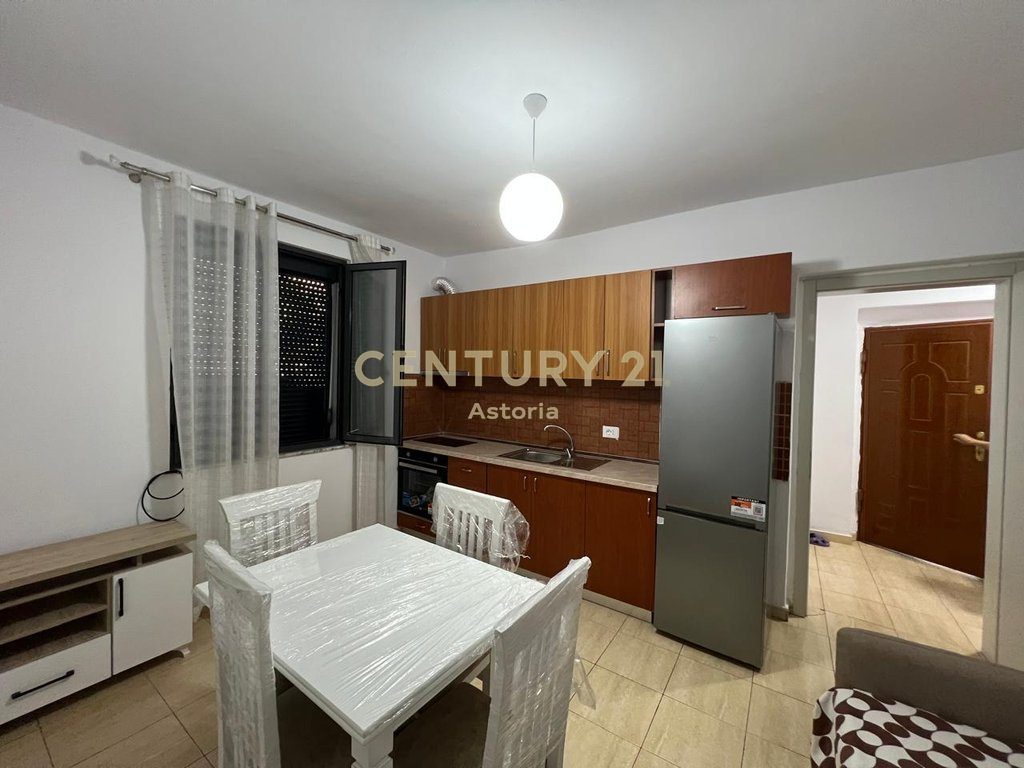 Jepet me qira apartament 2+1, rruga Mine Peza