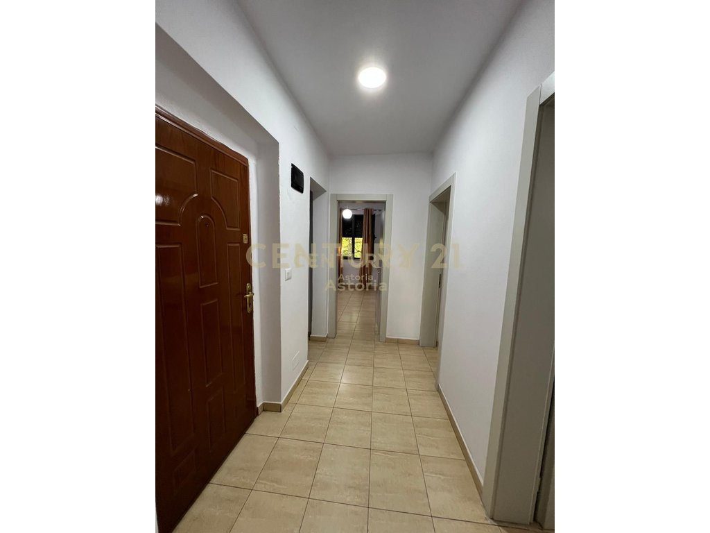 Jepet me qira apartament 2+1, rruga Mine Peza