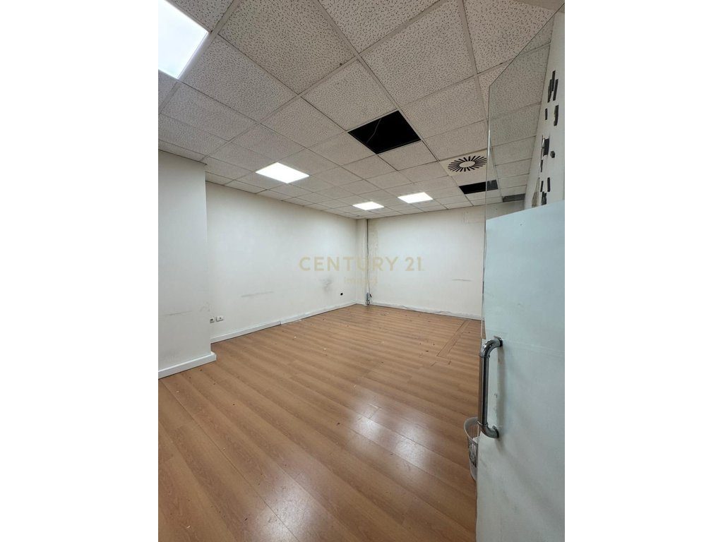Ambient Komercial  per qira tek Torre Drini!