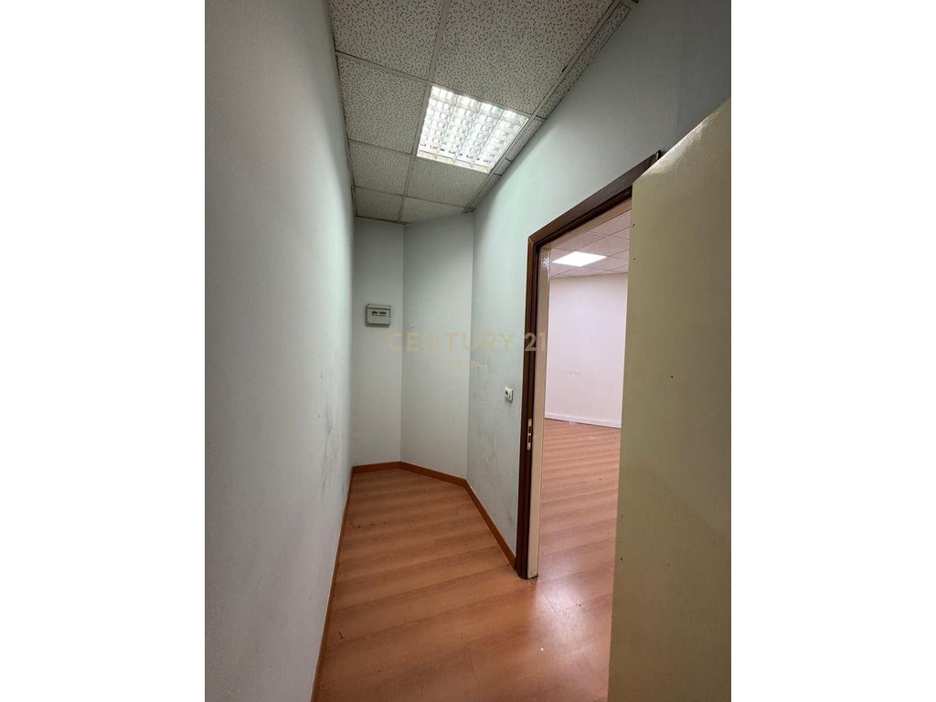 Ambient Komercial  per qira tek Torre Drini!