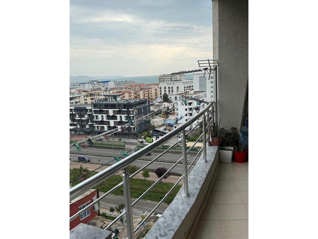 2+1 NE SHITJE TE SHKEMBI I KAVAJES ME PAMJE DETI
