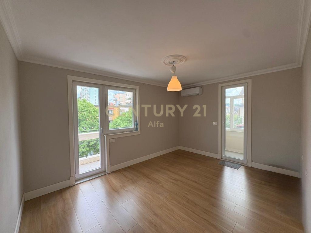 Jepet me qira apartament 2+1 në Bllok – Lokacion premium!