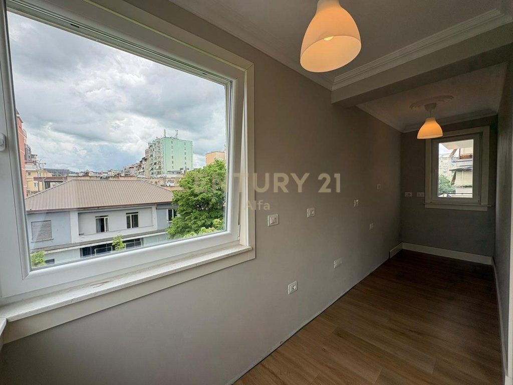 Jepet me qira apartament 2+1 në Bllok – Lokacion premium!