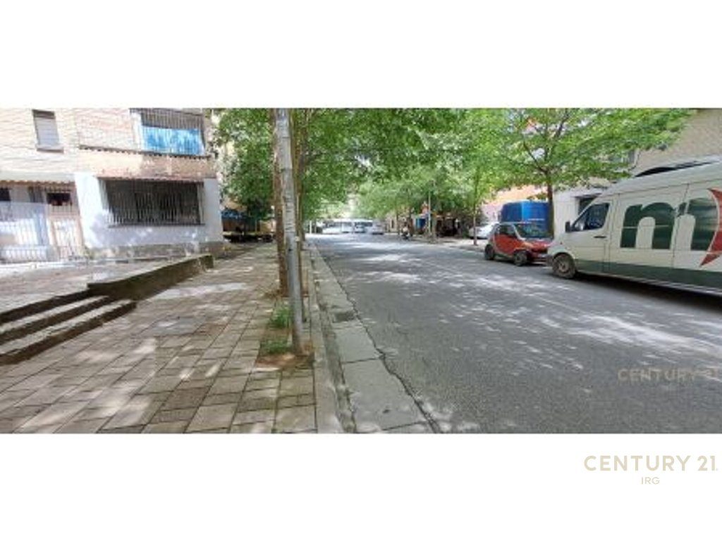 Ambient Biznesi  per shitje , buze rruges kryesore ne Ali Dem!!