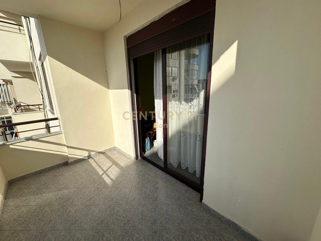 SHESIM APARTAMENT 1+1 TEK POLIKLINIKA, DURRES QENDER !