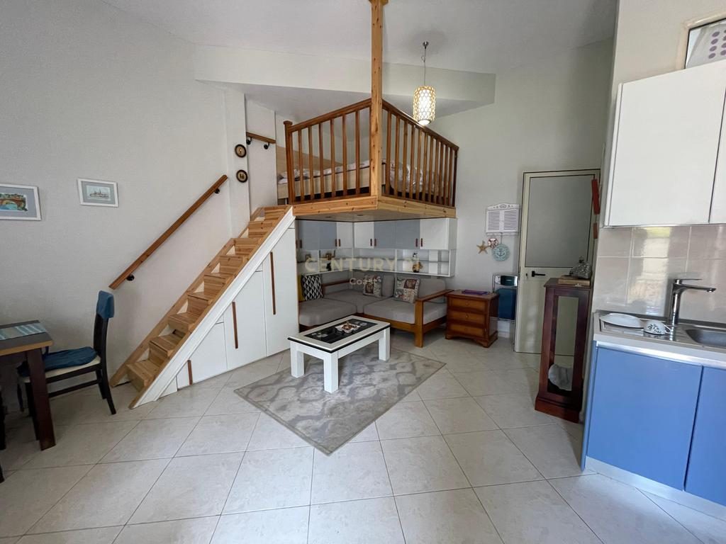 Jepet studio moderne me loft me qira ne lungomare prane kompleksit Flamingo