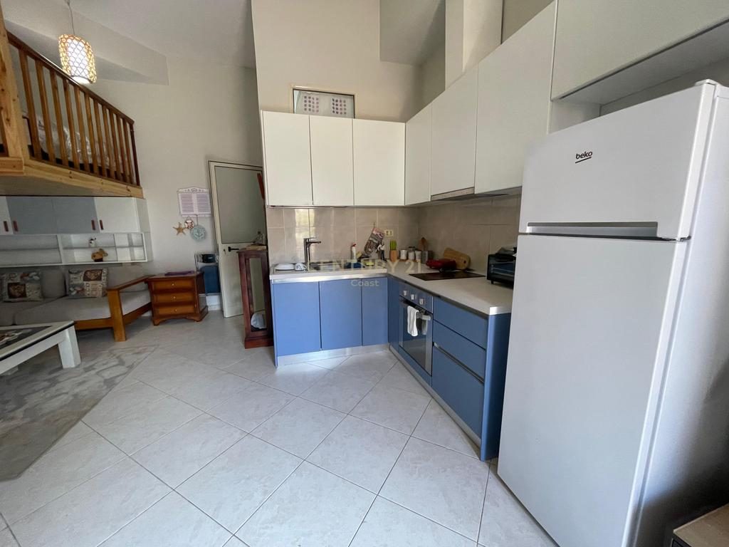 Jepet studio moderne me loft me qira ne lungomare prane kompleksit Flamingo