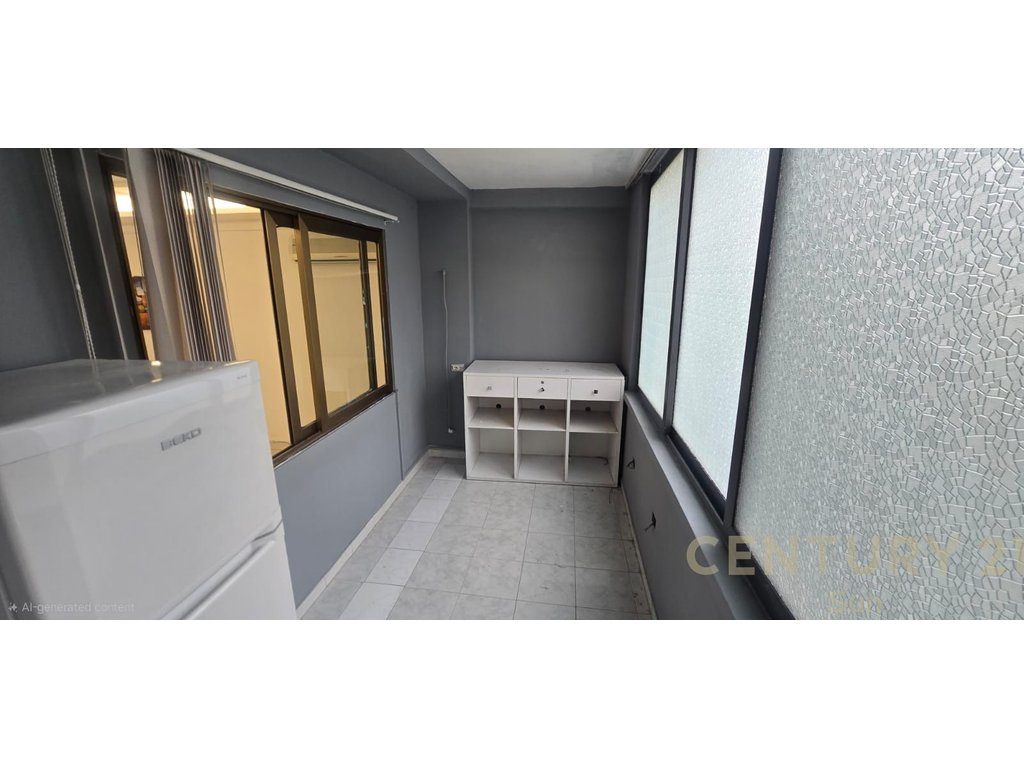 Jepet me qera zyre 120 m² te sheshi Wilson 850 € !!!