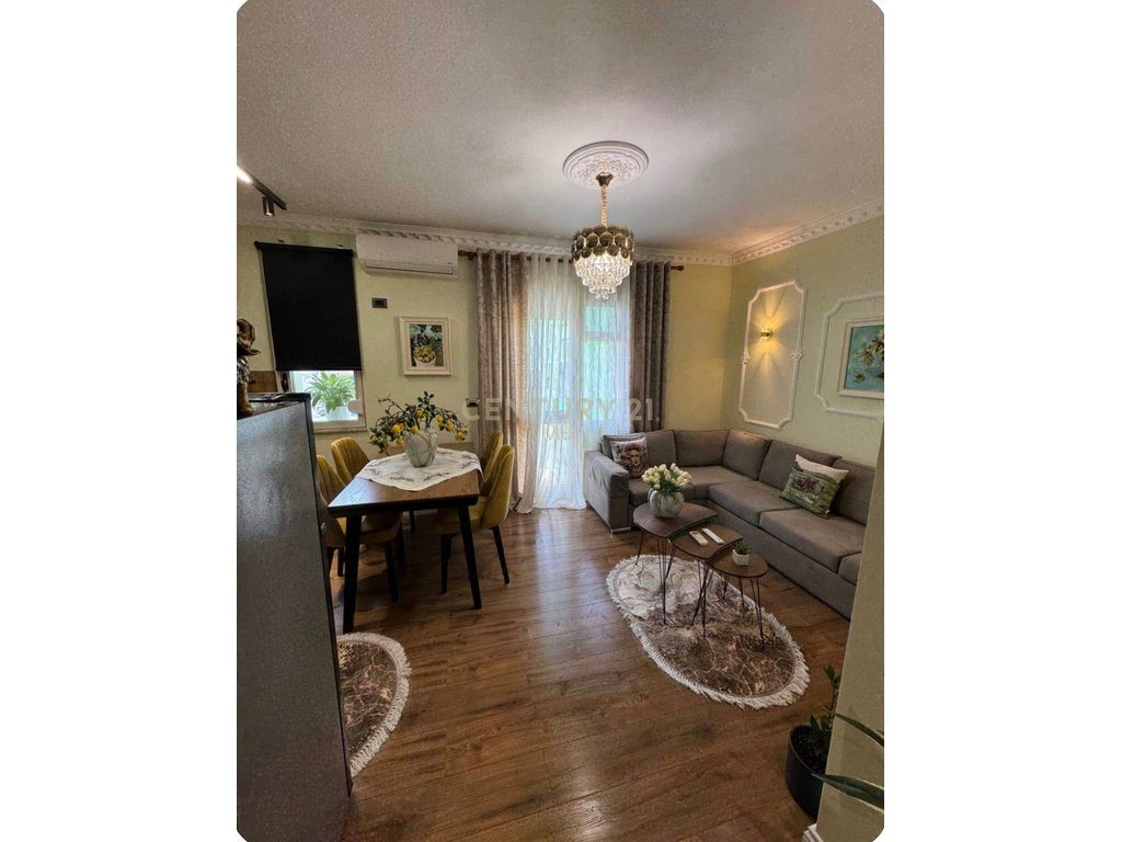 Apartament 1+1 me qera tek Muzeumi i Deshmoreve  , Durres !!!