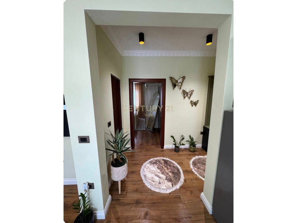 Apartament 1+1 me qera tek Muzeumi i Deshmoreve  , Durres !!!