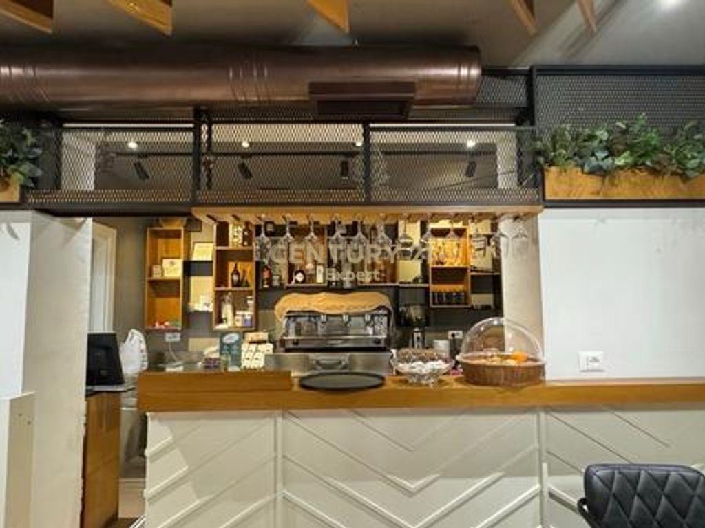 SHITET AMBIENT KOMERCIAL DHE BIZNES BAR PICERI NE DON BOSKO!