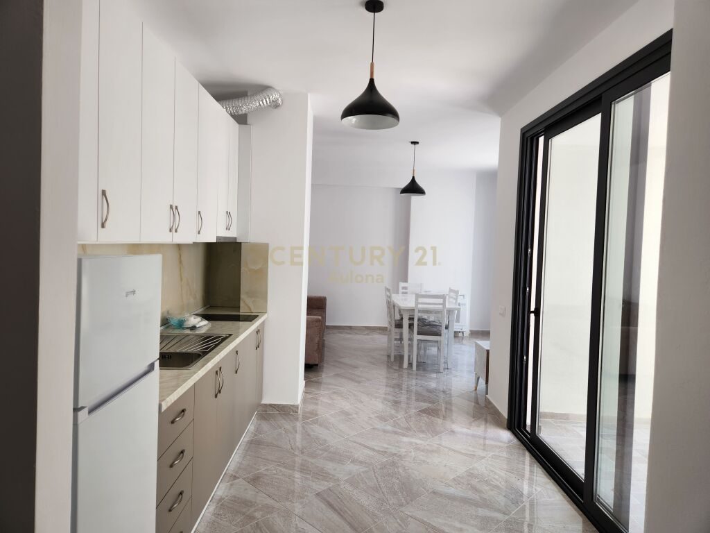 Jepet me Qira Apartament 1+1  në Lungomare