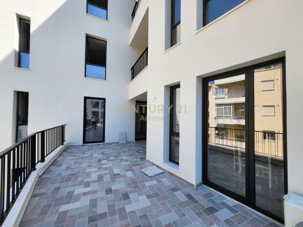 Jepet me Qira Apartament 1+1  në Lungomare